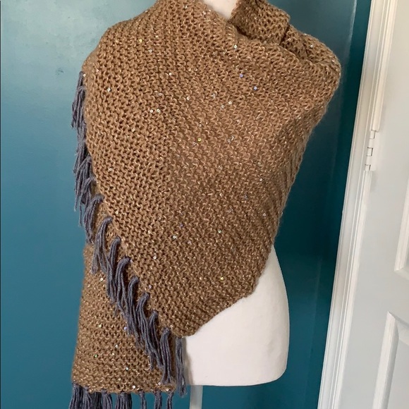 Beautiful Knit wrap - Picture 4 of 5